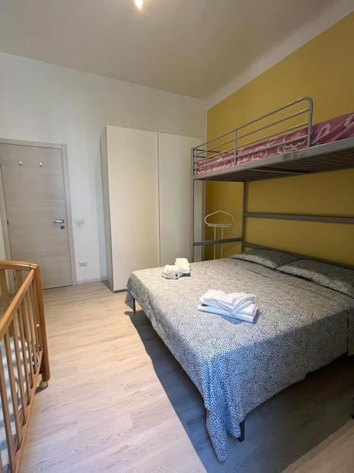Appartamento In Zona Bocconi Milan Luaran gambar