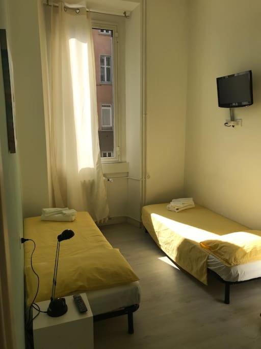 Appartamento In Zona Bocconi Milan Luaran gambar