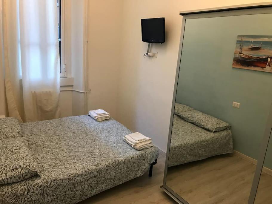 Appartamento In Zona Bocconi Milan Luaran gambar