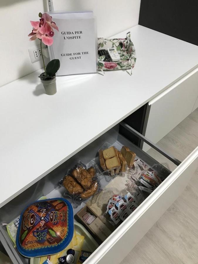 Appartamento In Zona Bocconi Milan Luaran gambar